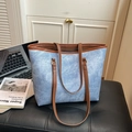 Borsa tote retrò capiente in tela denim azzurra con spallacci in pelle marrone a contrasto - Blu