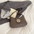 Braune Vintage-Schultertasche mit M-Monogramm-Muster und goldener Metallschnalle - Braun