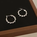 Orecchini a cerchio a spirale attorcigliati argento su base testurizzata nera - Stile Spirale Intrecciata (A-1209)