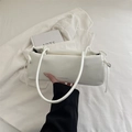 Borsa sottobraccio cilindrica bianca con doppi spallacci e scritta FASHION & BAGS - Bianco