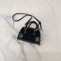 Bolso bandolera negro mate minimalista con asa superior y detalles dorados - Negro sin Colgante