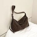 Sac cabas minimaliste en cuir mat marron foncé avec large bandoulière réglable - Marron