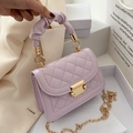 Borsa quadrata trapuntata lavanda con catena dorata e manico superiore a pieghe - Viola