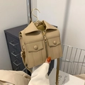 Sac bandoulière créatif en forme de veste en cuir kaki avec fermetures éclair sur cintre - Kaki