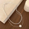 Dettaglio della collana a due strati in argento con perline e grande perla bianca - B-590 Collana a Doppio Strato con Perla Grande in Argento Schiacciato