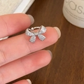 Zilveren strik ear cuff voor dames met fonkelende zirkoon en clip-on ontwerp - Strikje Stijl (A-19)
