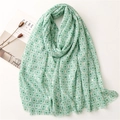 Sciarpa in cotone e lino verde chiaro con stampa geometrica oro e frange - Verde