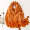 Oranje sjaal met paisleyprint van katoen-linnen met kwastjes in een zachte lifestyle-opzet - 180cm x 90cm / Oranje (SL2201-030)