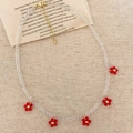 Elegante collar de cuentas con cristales blancos y pequeños colgantes de flores rojas - Collar de flores de cristal rojo
