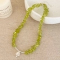 Collana di pietre preziose naturali di peridoto con ciondolo a mughetto e perline d'argento - Collana in ghiaia naturale