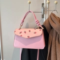 Sac à main trapèze rose avec rabat à imprimé fraise et poignée nouée élégante - Style Fraise / Rose