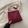 Borsa a secchiello in camoscio bordeaux alla moda con tracolla e dettaglio nodo - Rosso