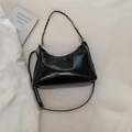 Borsa hobo nera lucida con catena d'argento e tracolla regolabile per uso quotidiano - Grande / Nero