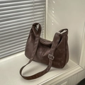 Bolso tote grande retro minimalista en cuero mate marrón oscuro con correa ajustable - Café sin Colgante