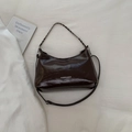 Borsa tote marrone scuro in pelle cerata con catena metallica e stampa logo bianco - Grande / Marrone
