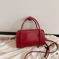 Sac à main bandoulière rouge chic en similicuir avec lettrage et doubles poignées - Rouge