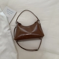 Borsa tote marrone a mezza luna con finitura lucida e doppia tracolla per stile chic - Grande / Marrone