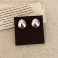 Orecchini a goccia in argento lucido su cartoncino con estetica retrò ed elegante - Piccolo Lucido / Argento