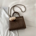 Sac fourre-tout en daim marron café avec double fermeture éclair et charme mouton - Avec Pendentif / Marron