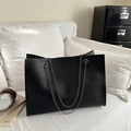 Sac fourre-tout minimaliste en cuir noir avec bandoulières en chaîne pour le quotidien - Noir