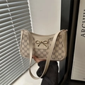 Beige Hobo-Schultertasche mit Monogramm-Muster und goldener Schleifenschnalle - Weiß