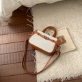 Elegante borsa a tracolla bicolore in pelle marrone e tela bianca da donna in stile lifestyle - Marrone