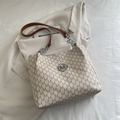 Borsa tote beige con stampa logo, tracolla in pelle marrone e logo M in argento - Bianco