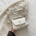 Elegante borsa a mano in pelle PU bianco crema con fibbia dorata e tracolla regolabile - Bianco