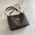 Grande borsa tote marrone scuro con stampa motivo M e tracolla in pelle e catena argento - Marrone