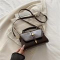 Borsa a mano retrò marrone scuro in ecopelle con fibbia dorata e tracolla regolabile - Marrone