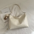 Borsa tote vintage color crema testurizzata con ciondolo a forma di orsetto per il pendolare - con portachiavi / Bianco avorio