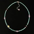 Collar de cristal verde y opale rosa con colgante de mariposa y cadena dorada - Estilo Mariposa de Cristal Verde Claro y Ojo de Gato Rosa