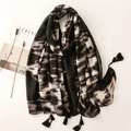 Elegante bufanda larga con estampado ikat de leopardo y detalles de borlas - Gris Oscuro
