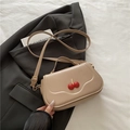 Piccola borsa quadrata in pelle PU beige con dettaglio ciliegia e tracolla regolabile - Cachi