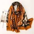 Écharpe femme effet coton-lin avec motifs léopard et zèbre et bords à franges - Chameau