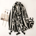 Écharpe femme à motif géométrique noir et blanc avec des franges élégantes - Noir et Blanc (SL2110-019)