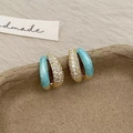 Détail de boucles d'oreilles doubles cercles en émail bleu ciel et zircons brillants - Boucles d'Oreilles Clous Double Rangée Zircon Émail Bleu (A-923)