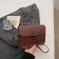 Borsa tote in pelle marrone caffè retrò con cuciture a contrasto e chiusura a levetta - Marrone