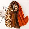 Detail of color-block scarf with geometric patterns, fringe edges and cotton-linen texture - 180x90cm / Dark Coffee