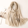 Lunga sciarpa in cotone e lino da donna con stampe nautiche e bordi sfilacciati - 180x85cm / Beige