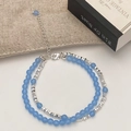 Detalle de pulsera de piedras naturales azul claro con cierre de langosta plateado - Estilo Doble Capa de Piedra Natural Azul y Chips de Plata (D-68)