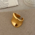 Anello aperto largo irregolare dorato lucido con uno stile in metallo liquido - Oro