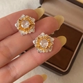 Vintage Blumen-Ohrstecker in Gold und Silber mit großem Zirkonia-Stein für Damen - Gold und Silber Zweifarbige Ohrstecker