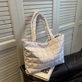 Bolso tote acolchado lavanda de gran capacidad para los desplazamientos diarios y la oficina - Blanco