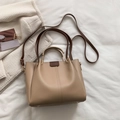 Minimalistische beige-braune Patchwork-Tragetasche mit Rundgriffen und Trageriemen - Khaki