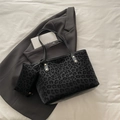 Set borsa tote leopardata nera con pochette coordinata e texture in morbido peluche - Nero
