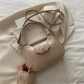 Bolso estilo dumpling de charol color albaricoque con hebilla dorada elegante - Caqui