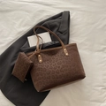 Borsa tote con stampa leopardata marrone, con pochette abbinata e tracolla lunga - Marrone