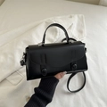 Borsa a tracolla vintage nera in ecopelle lucida con elegante manico circolare - Nero