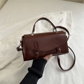 Borsa a tracolla quadrata in finta pelle marrone scuro con manico e hardware argento - Marrone Scuro